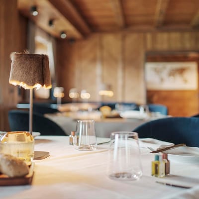 Dettaglio tavolo ristorante Casa Guargnè Cortina d’Ampezzo